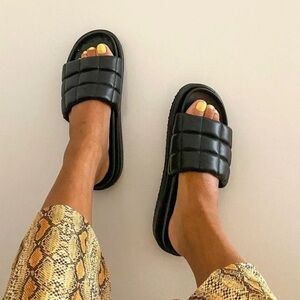 SILENT D Black Quilted Puffy Slide